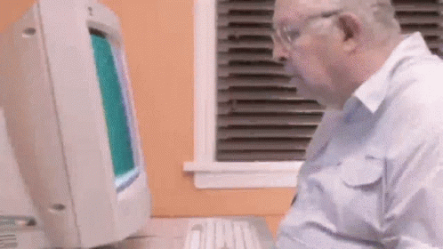Gif Neglected Computer Deletes Computer Disappear ГИФ на GIFS.RU
