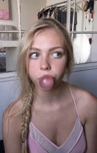 Chewing Gum Смеющийся Смеется