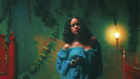 Рианна Дикие Мысли Голубое Платье